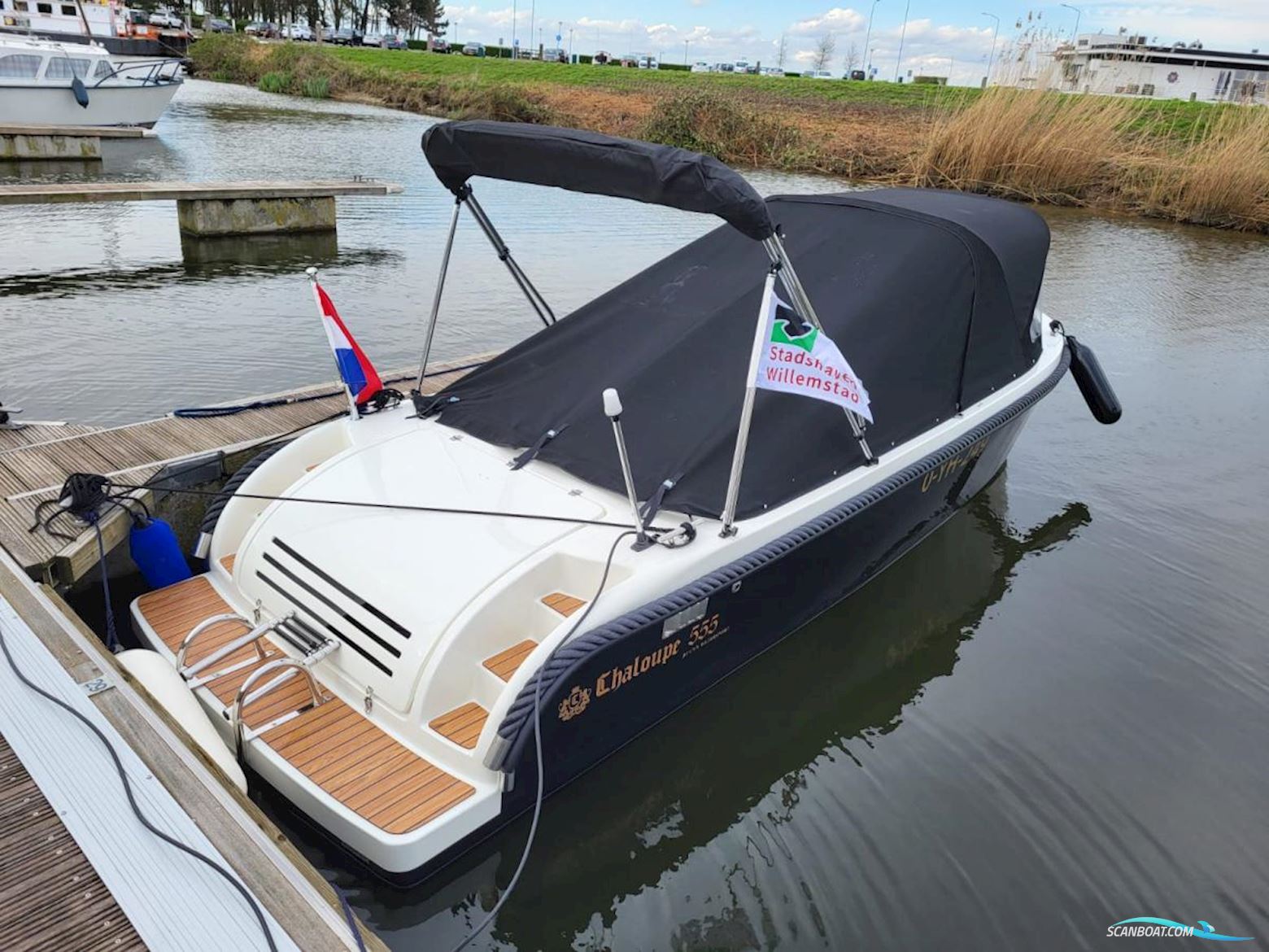 Chaloupe 555