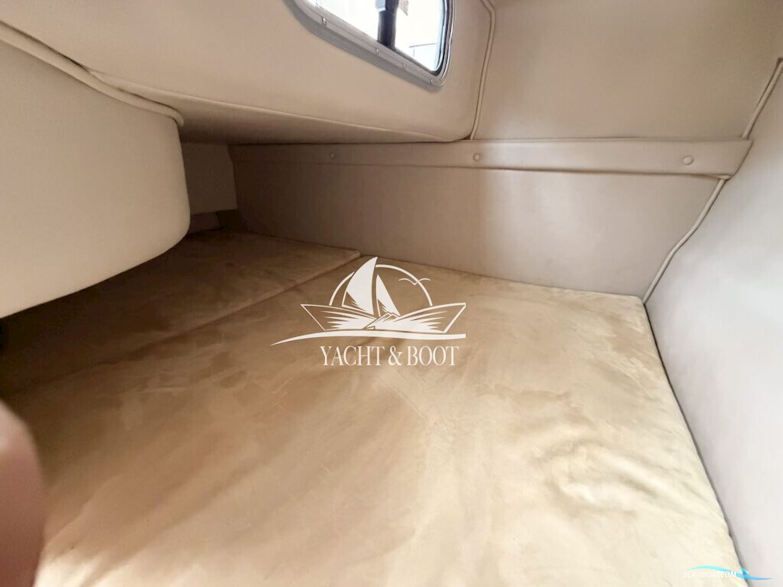 Chaparral 240 Signatur