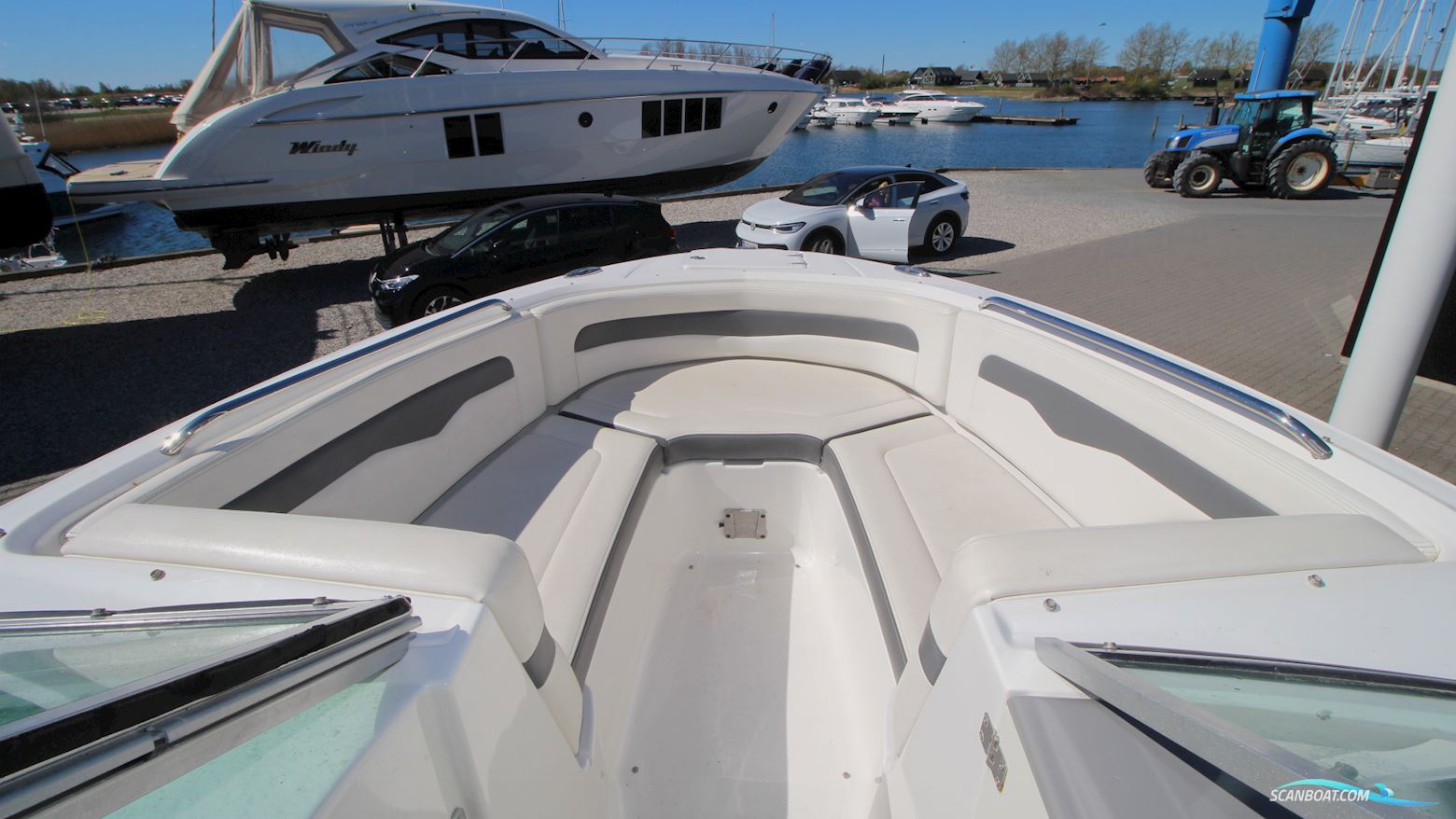 Chaparral 246 SSI Bowrider 