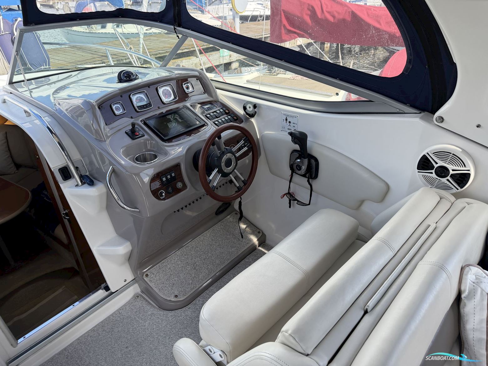 Chaparral 270 Signature