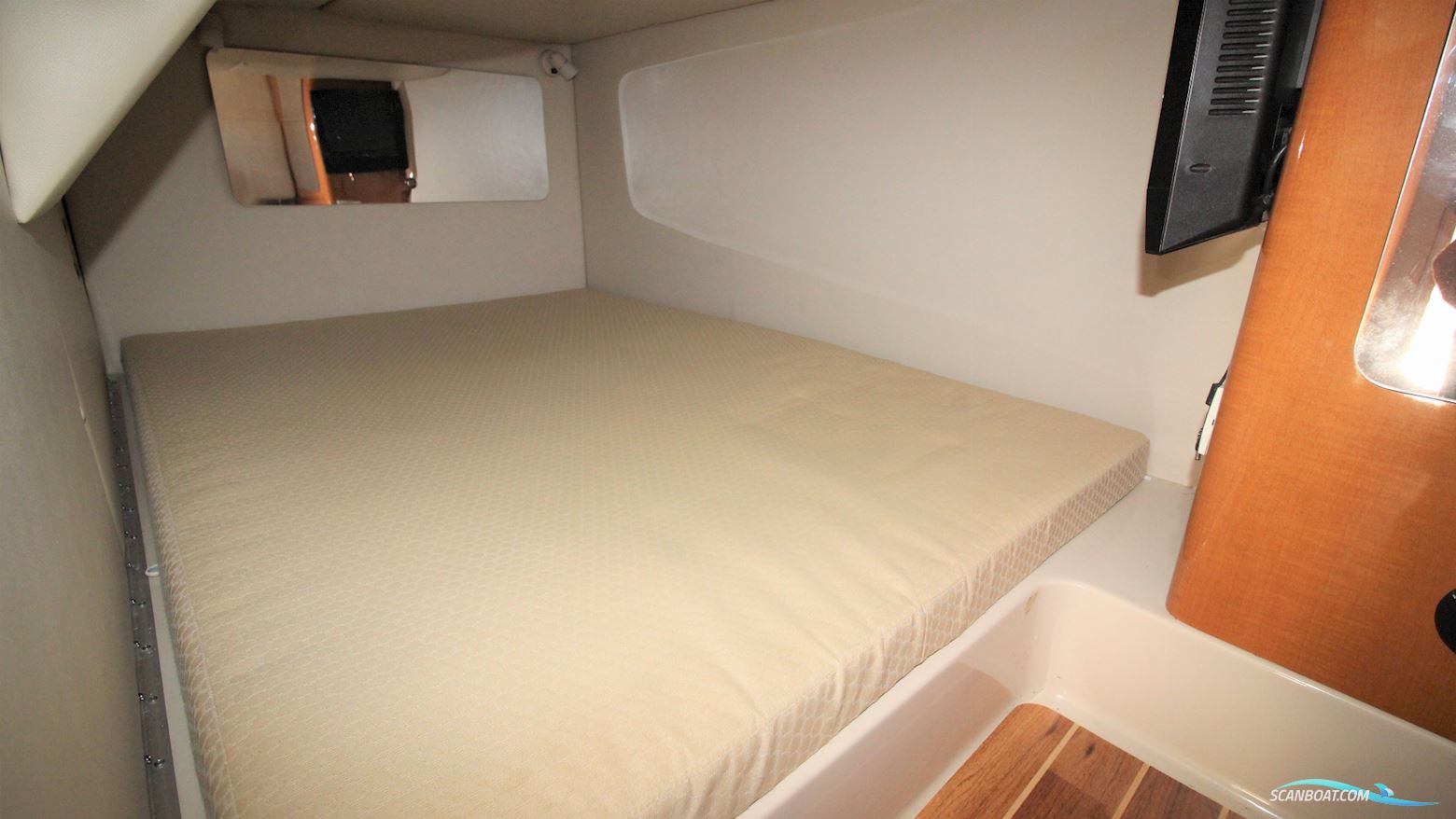 Chaparral 330 Signature 