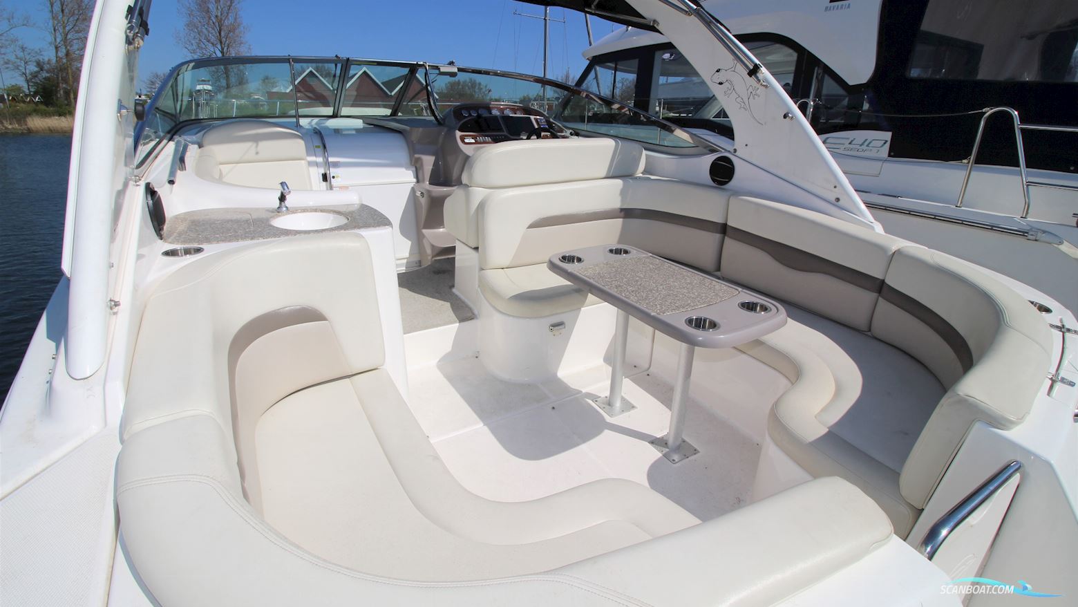 Chaparral 330 Signature 