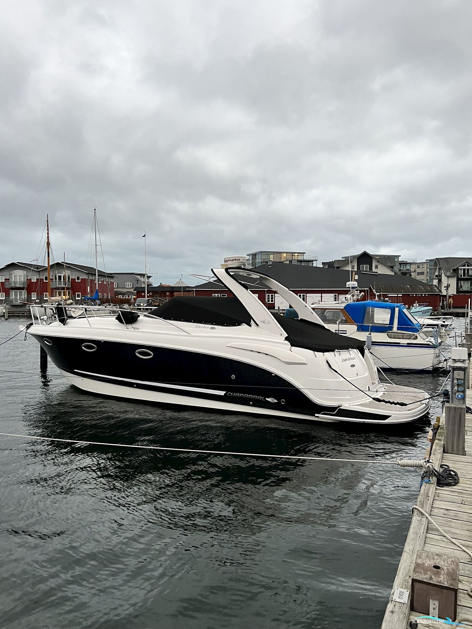 Chaparral 330 Signature