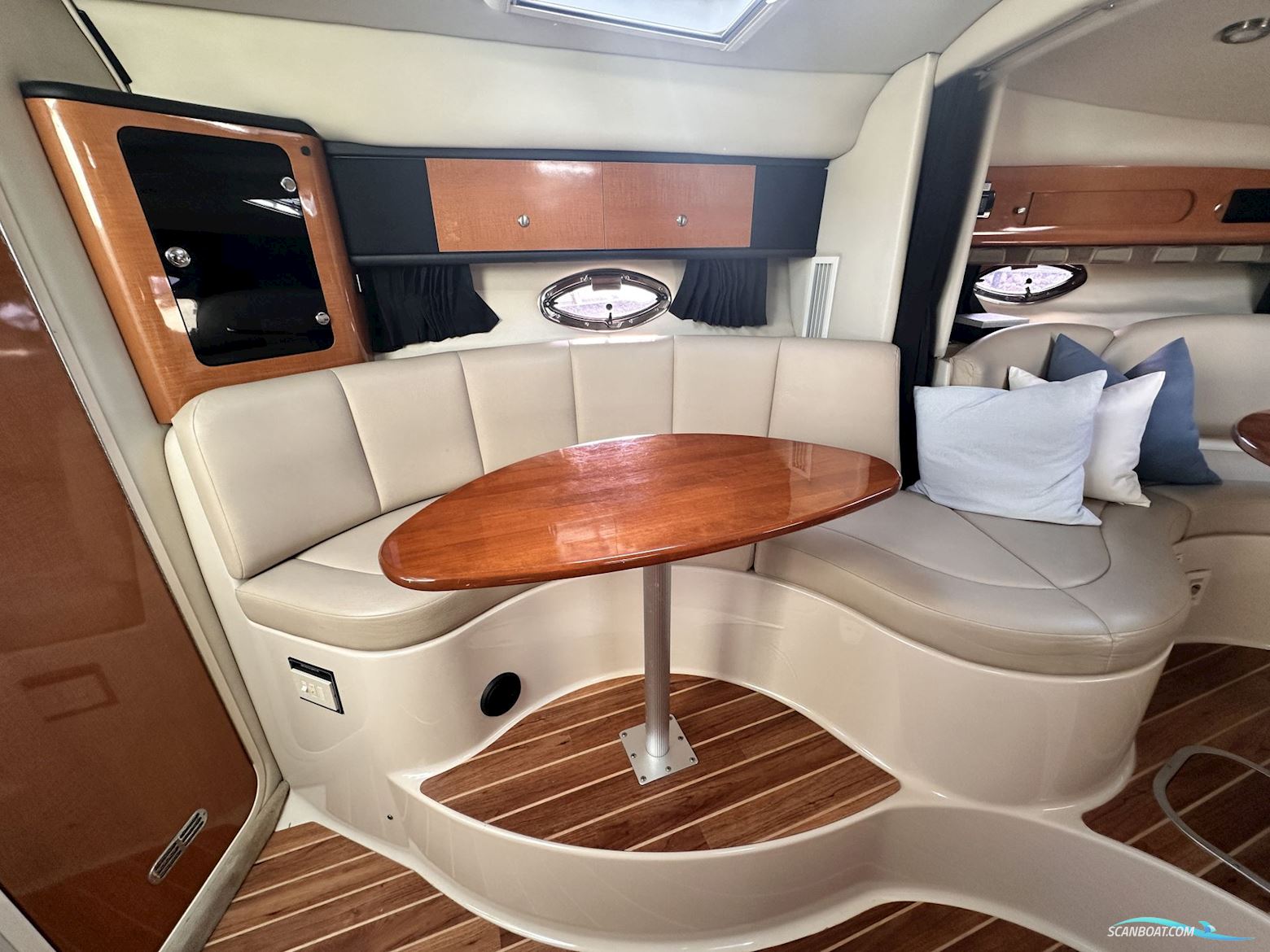 Chaparral 330 Signature