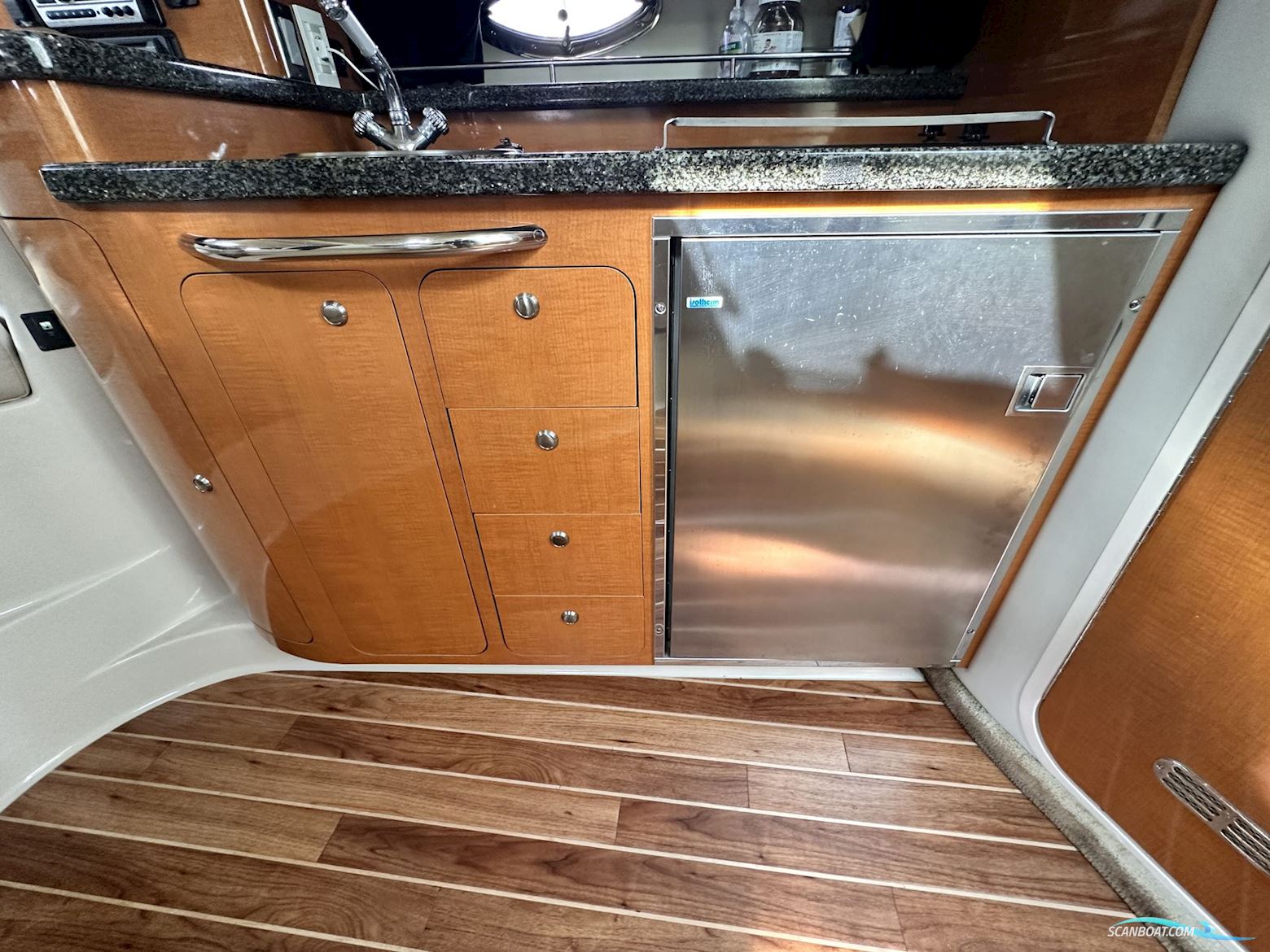 Chaparral 330 Signature