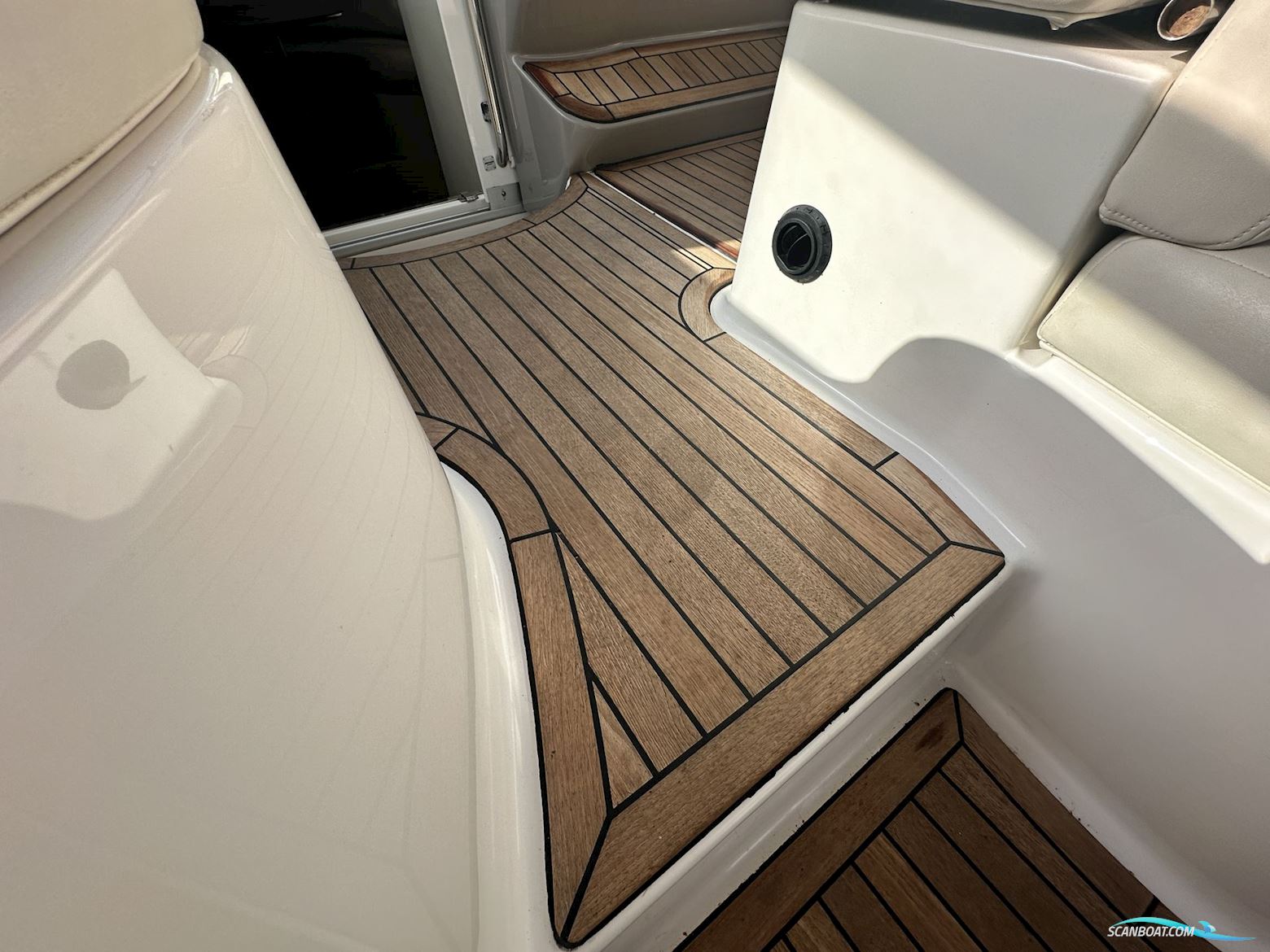 Chaparral 330 Signature