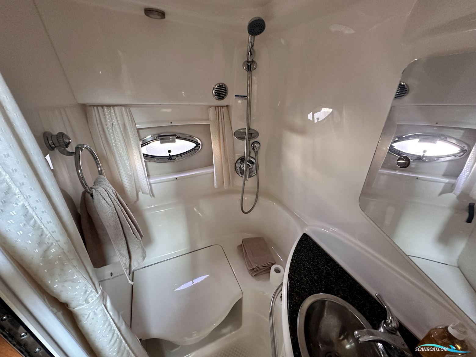 Chaparral 330 Signature