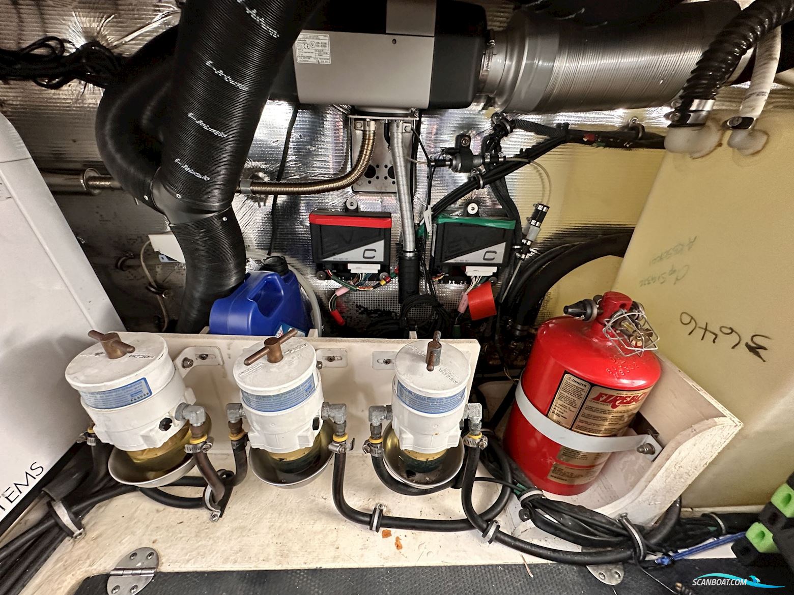 Chaparral 330 Signature