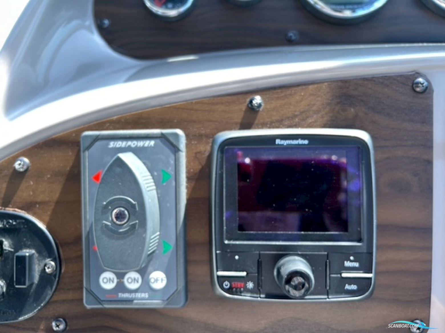 Chaparral 330 Signature