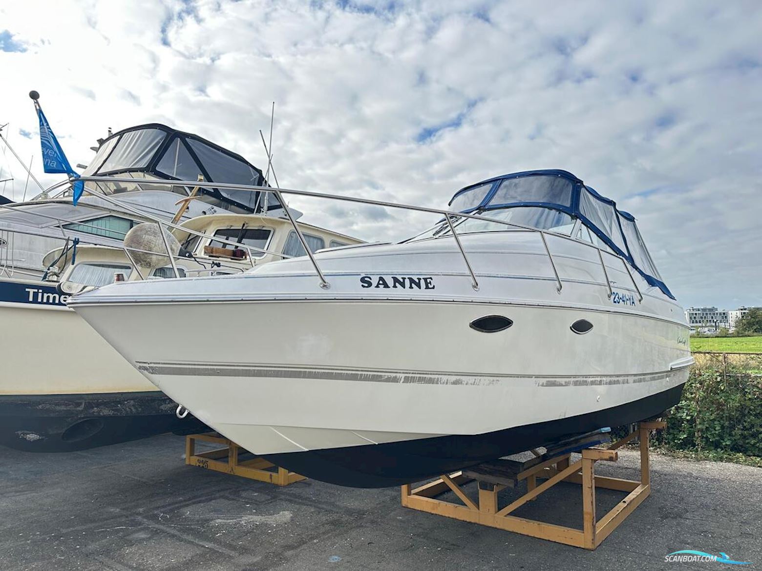 Chris Craft  262 Crowne