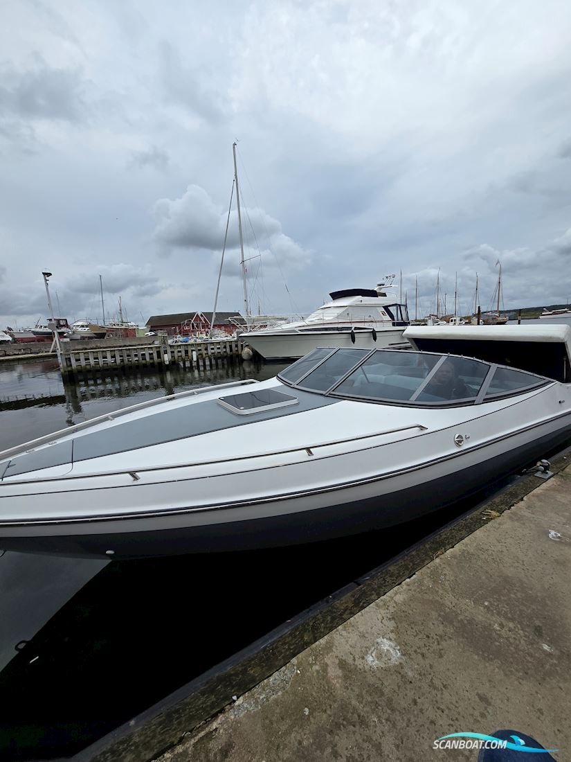 Chris Craft 233 cuddy cabin