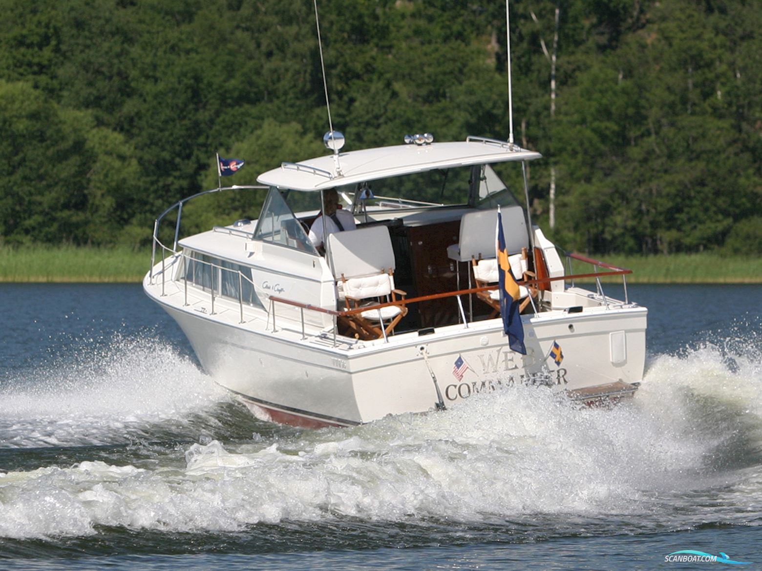 Chris-Craft 31 Commander