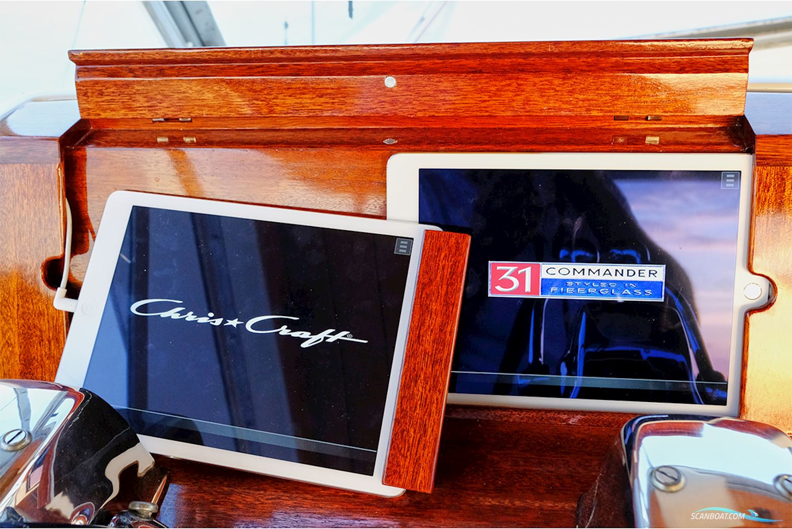Chris-Craft 31 Commander
