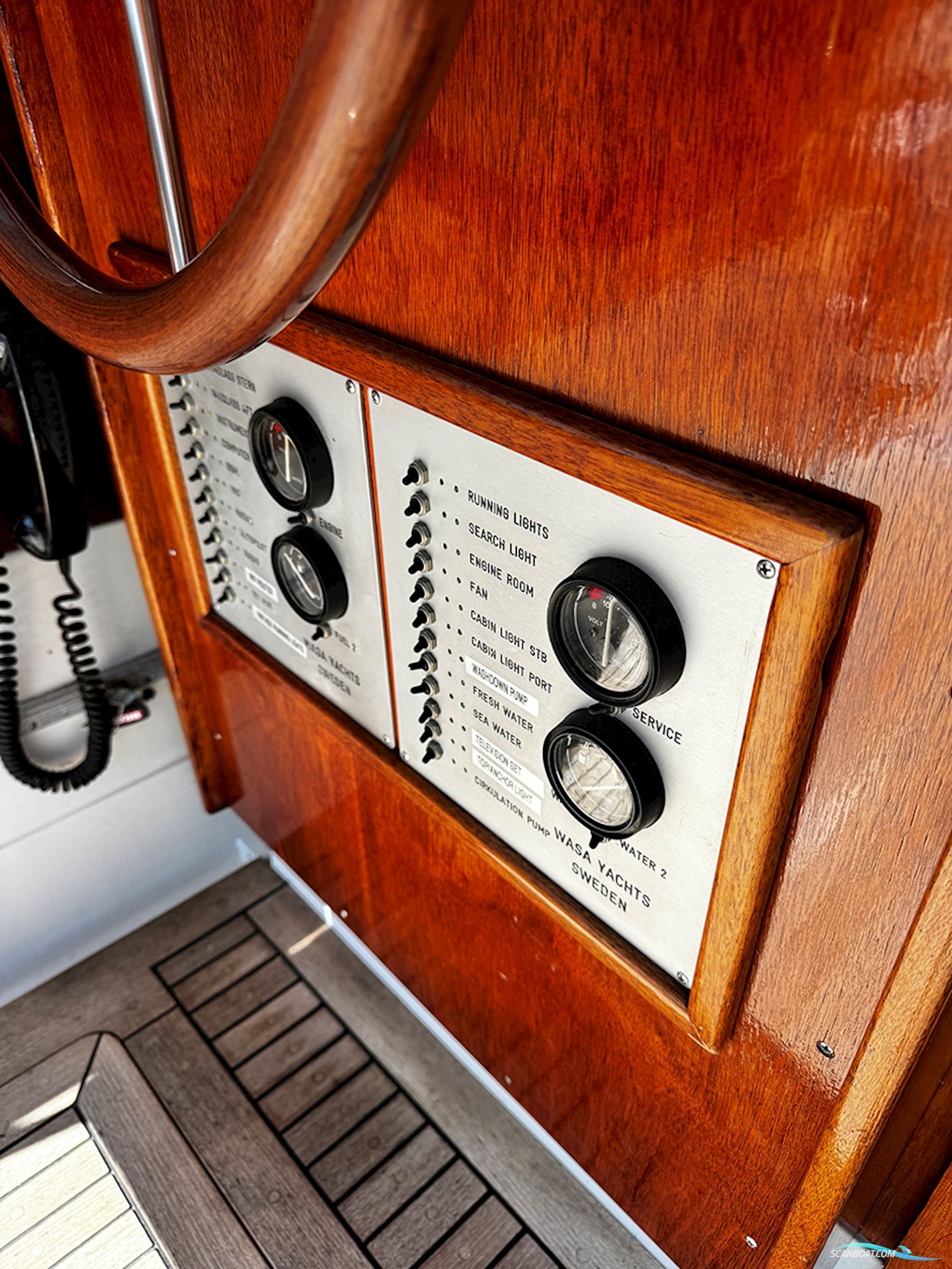 Chris-Craft 31 Commander