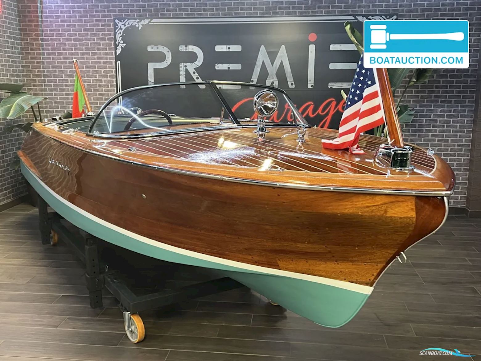 CHRIS CRAFT Capri 19