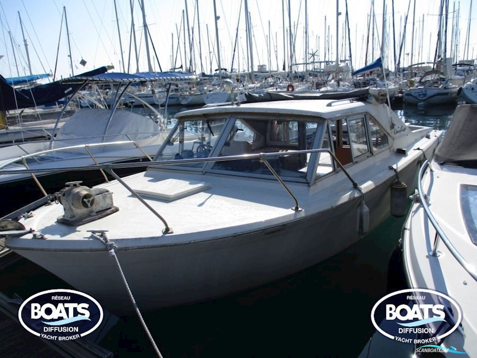 CHRIS CRAFT COMMANDER 27 Motorboten 1968, met PERKINS 4236M motor, France