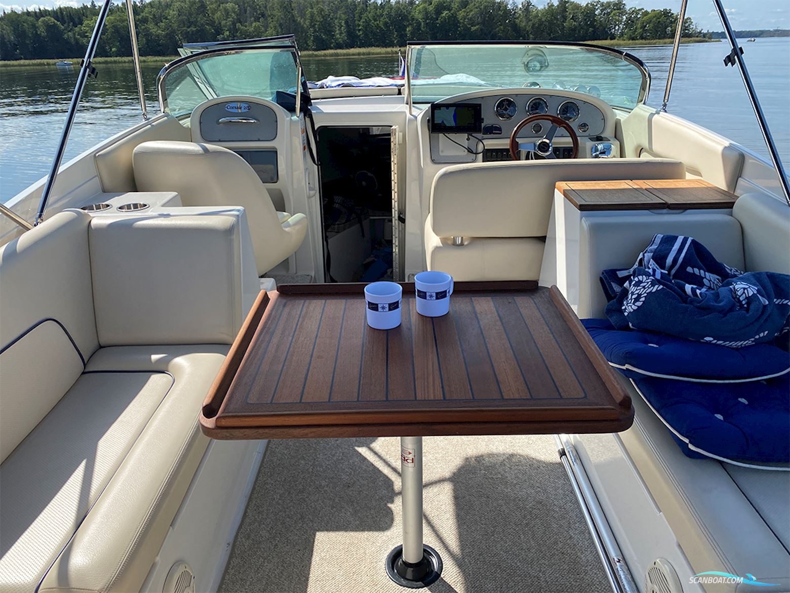 Chris-Craft Corsair 28