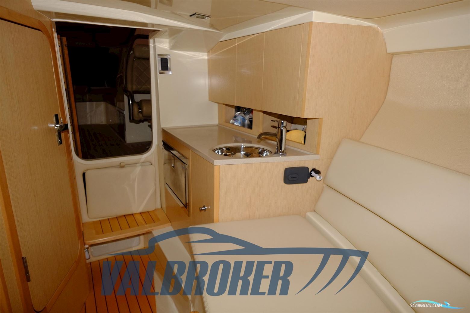 CHRIS CRAFT CORSAIR 32