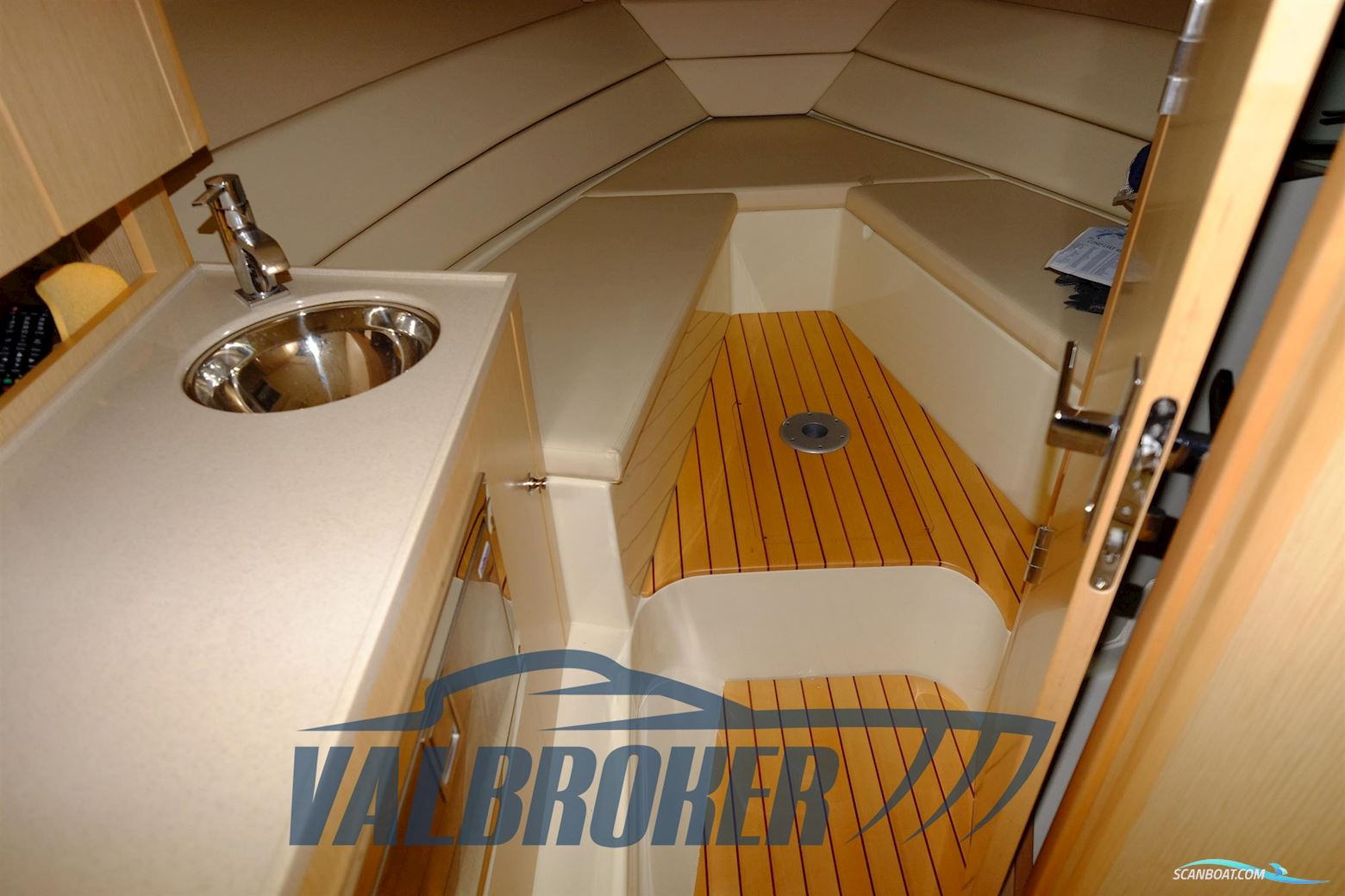 CHRIS CRAFT CORSAIR 32