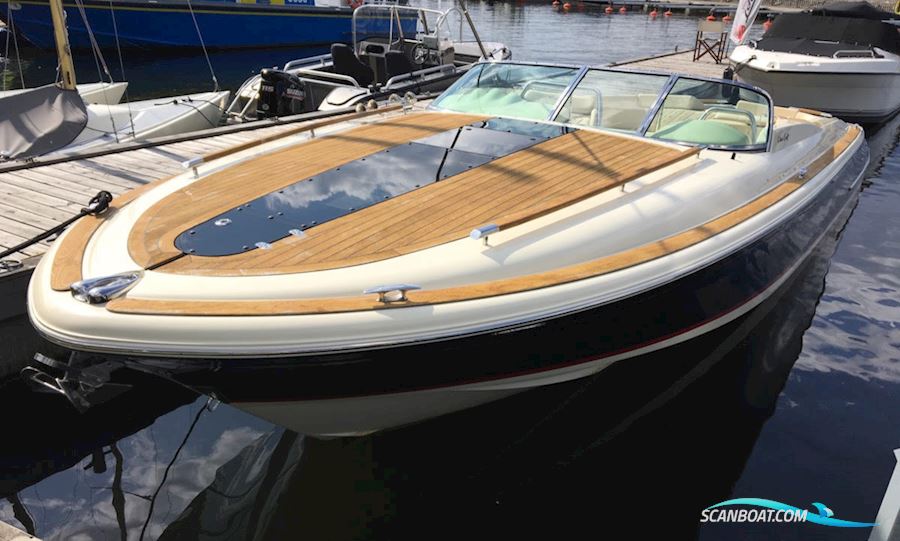 Chris-Craft Corsair 32