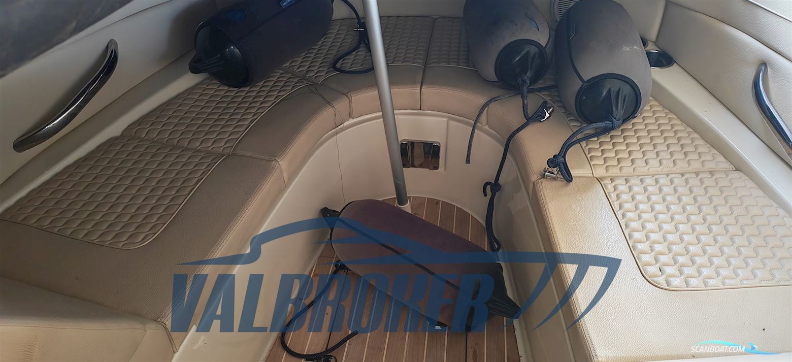 Chris Craft Launch 28 GT - Heritage Edition