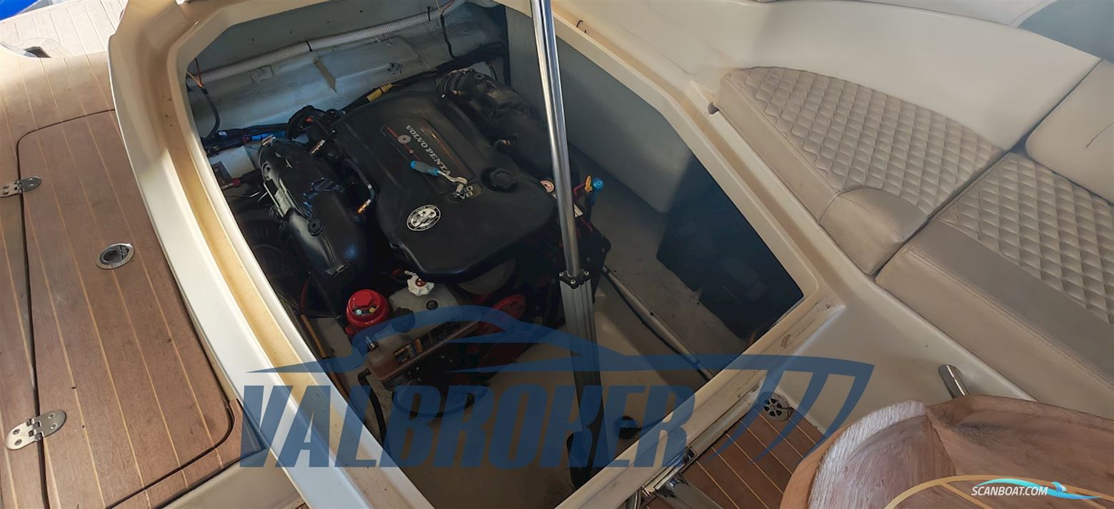 Chris Craft Launch 28 GT - Heritage Edition