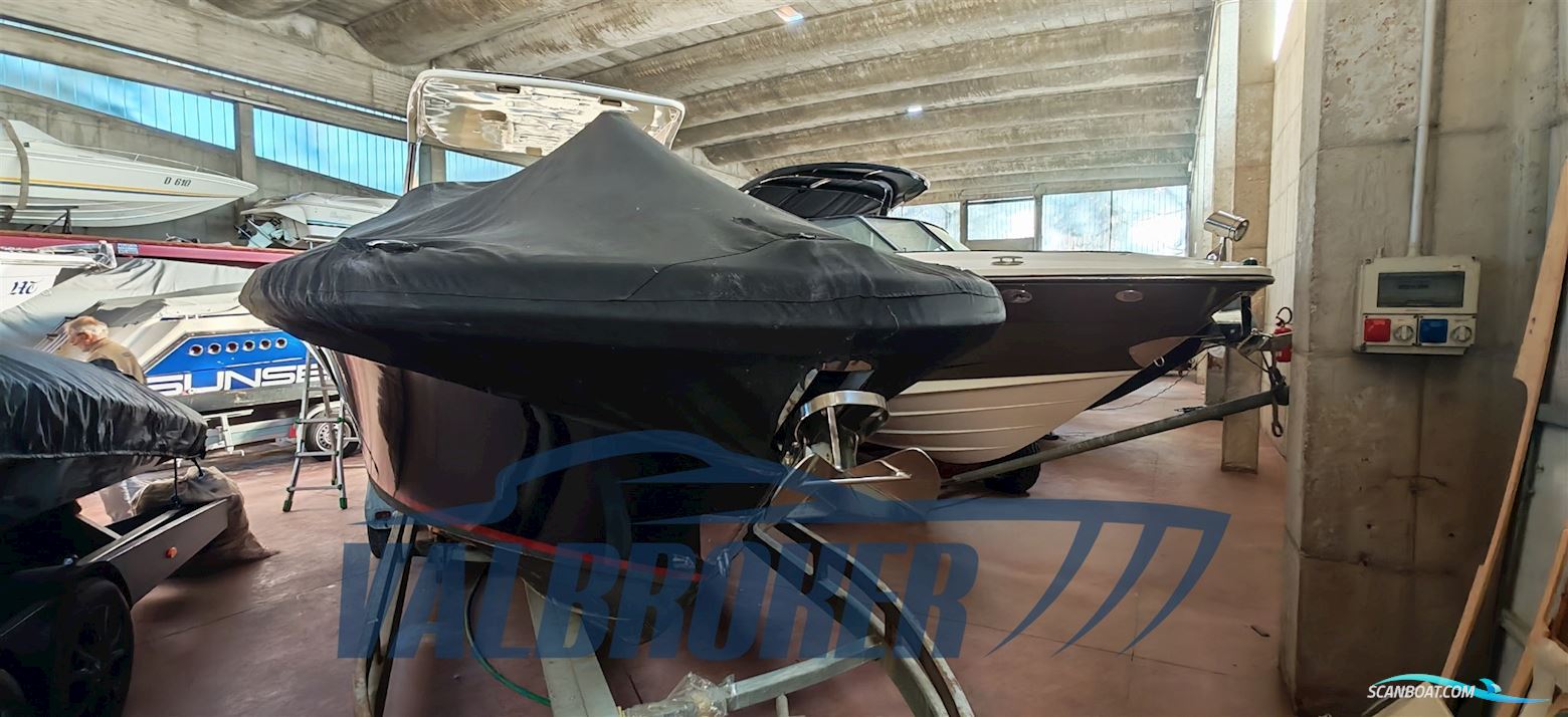 Chris Craft Launch 28 GT - Heritage Edition