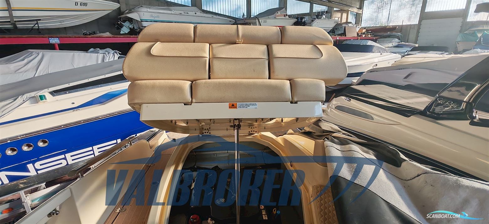 Chris Craft Launch 28 GT - Heritage Edition