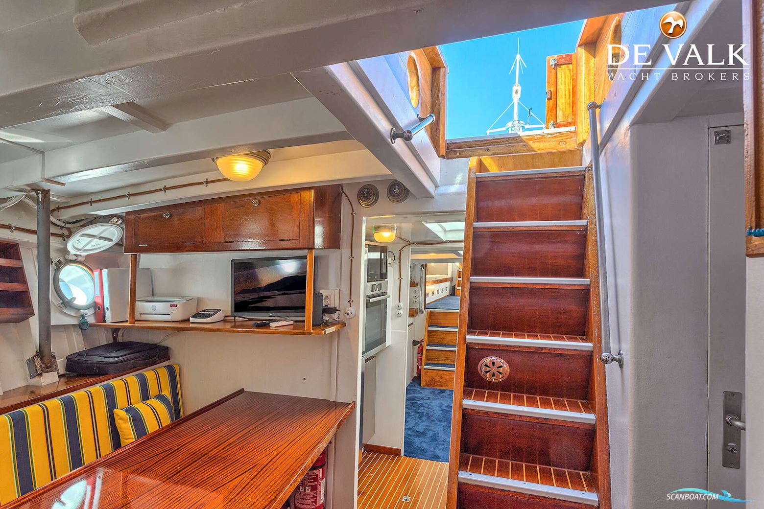 Classic Motor Yacht