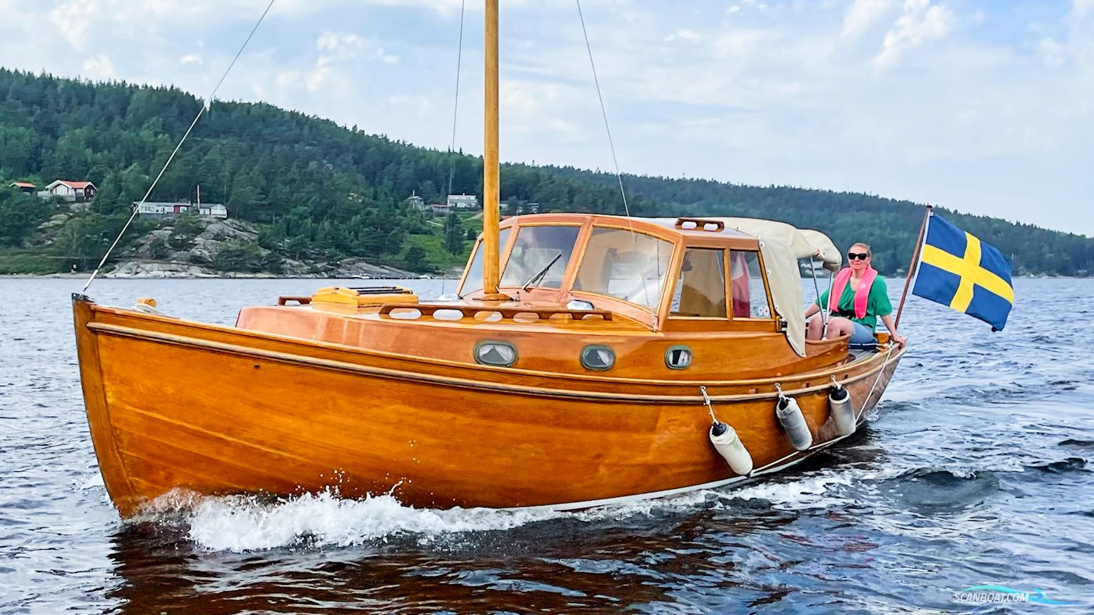 Classic Wooden Motor Yacht Motorboten 1975, met Yanmar 4JH4E motor, Sweden