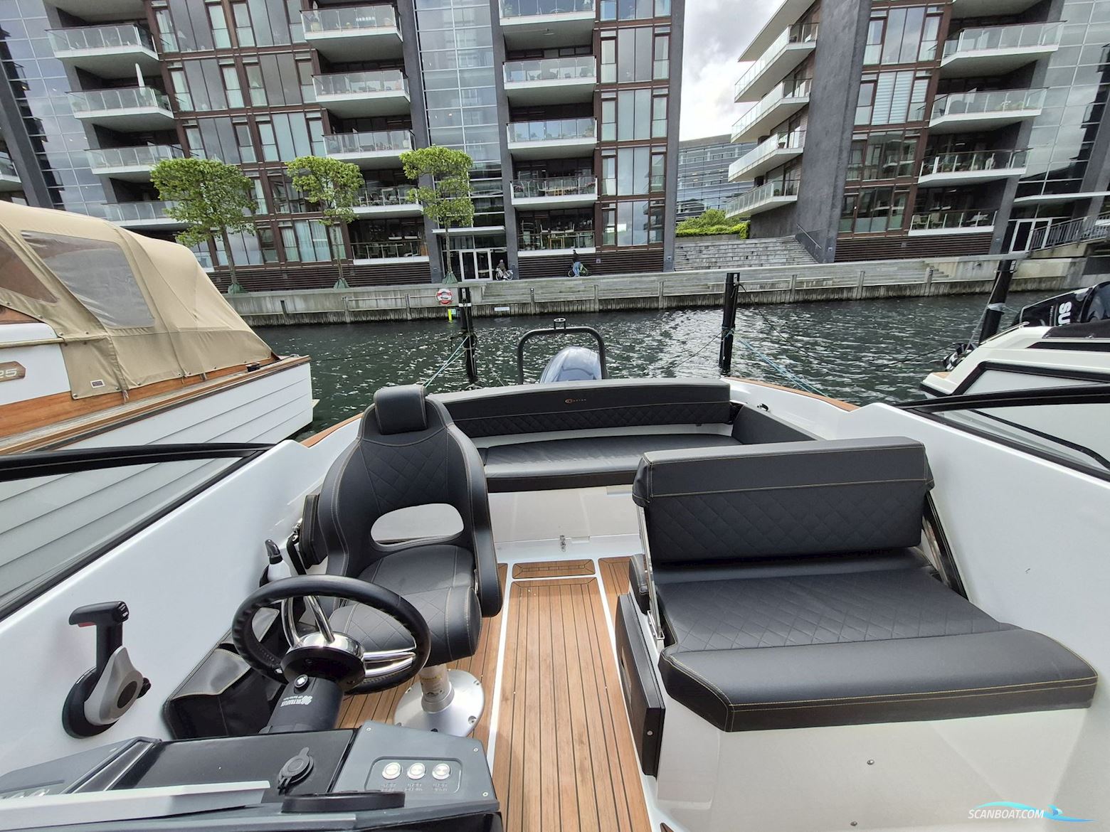 Coaster 600 DC Day Cruiser