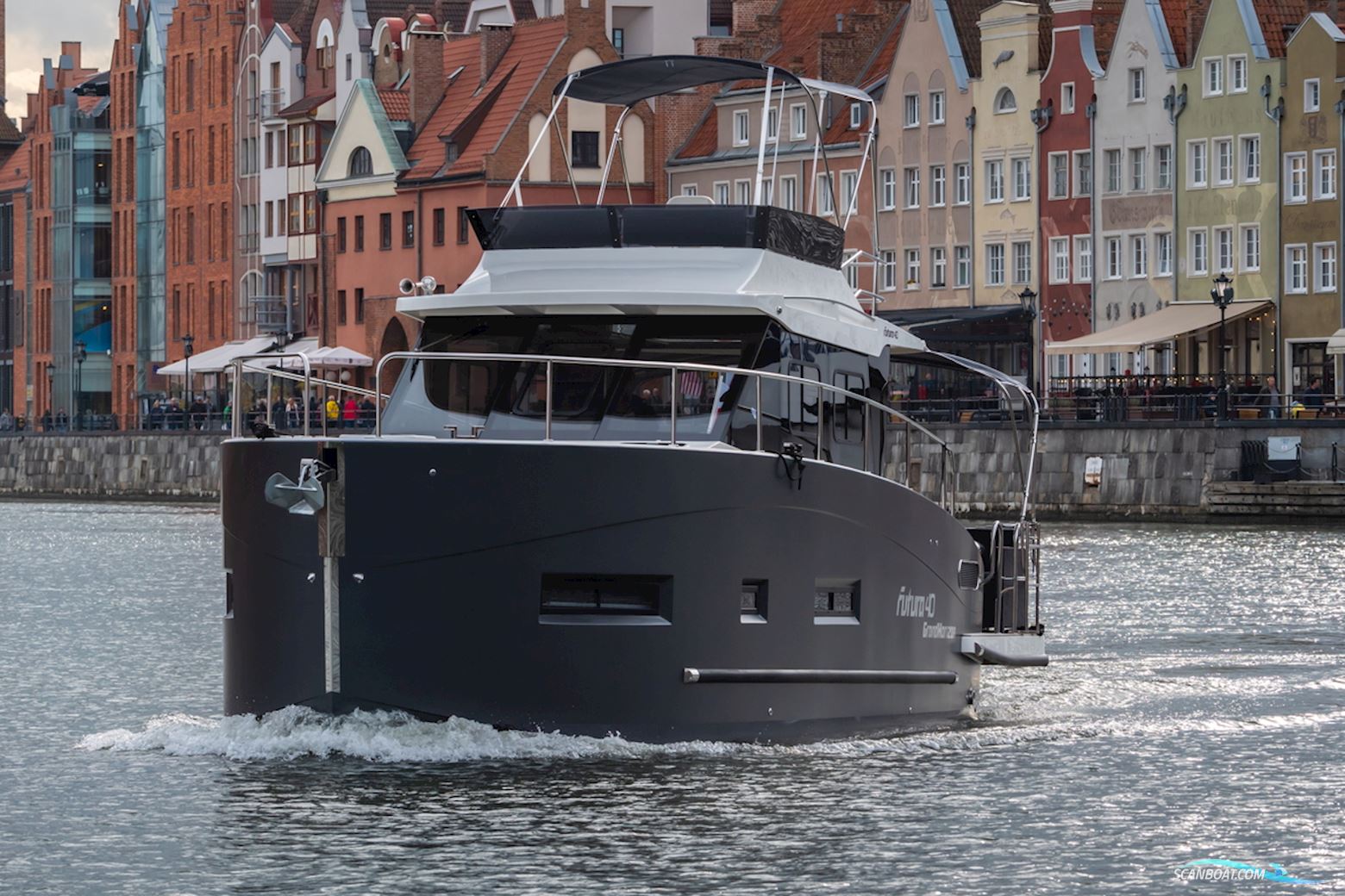 Cobra Yachts  Futura 40 Grand Horizon