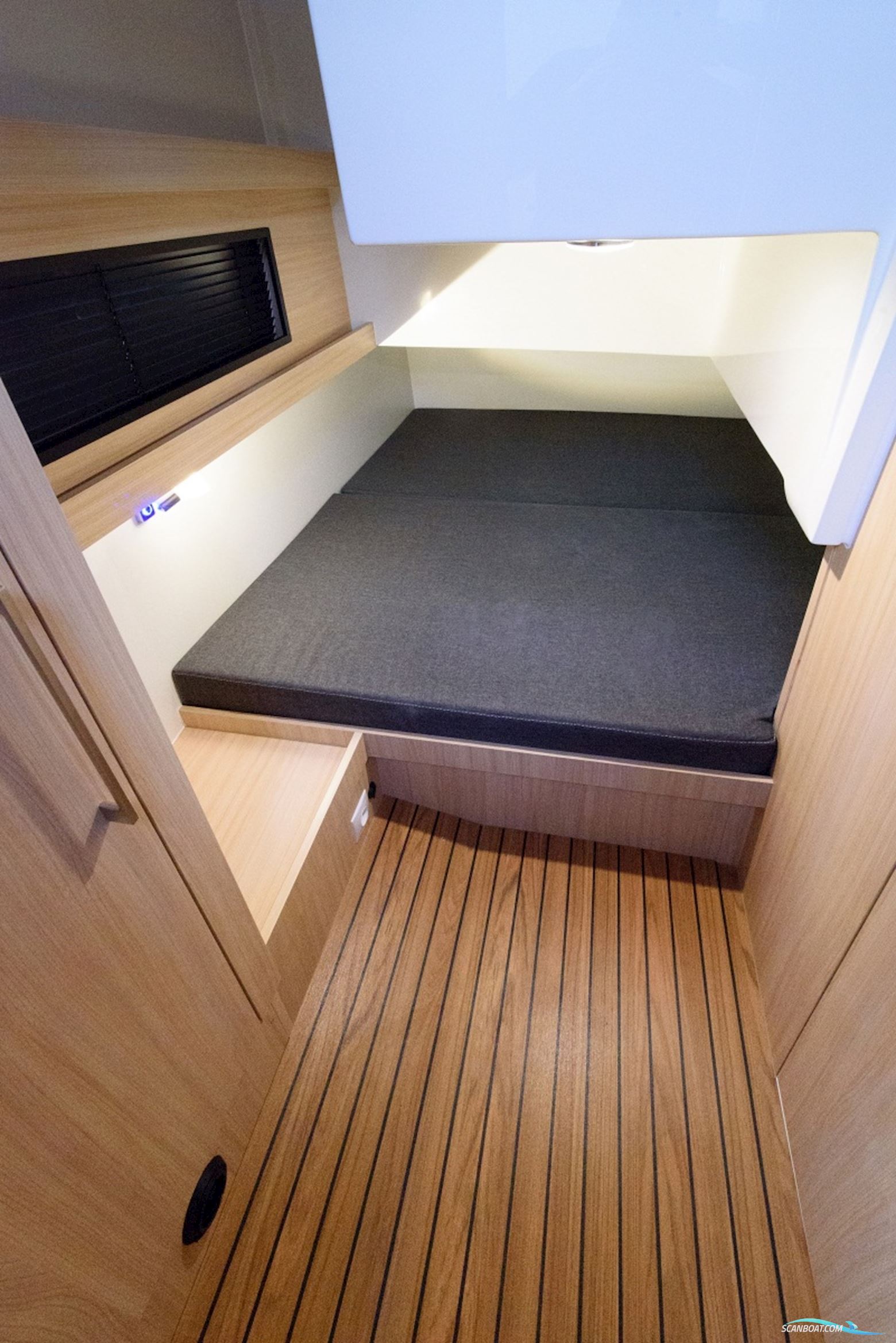 Cobra Yachts  Futura 40 Grand Horizon