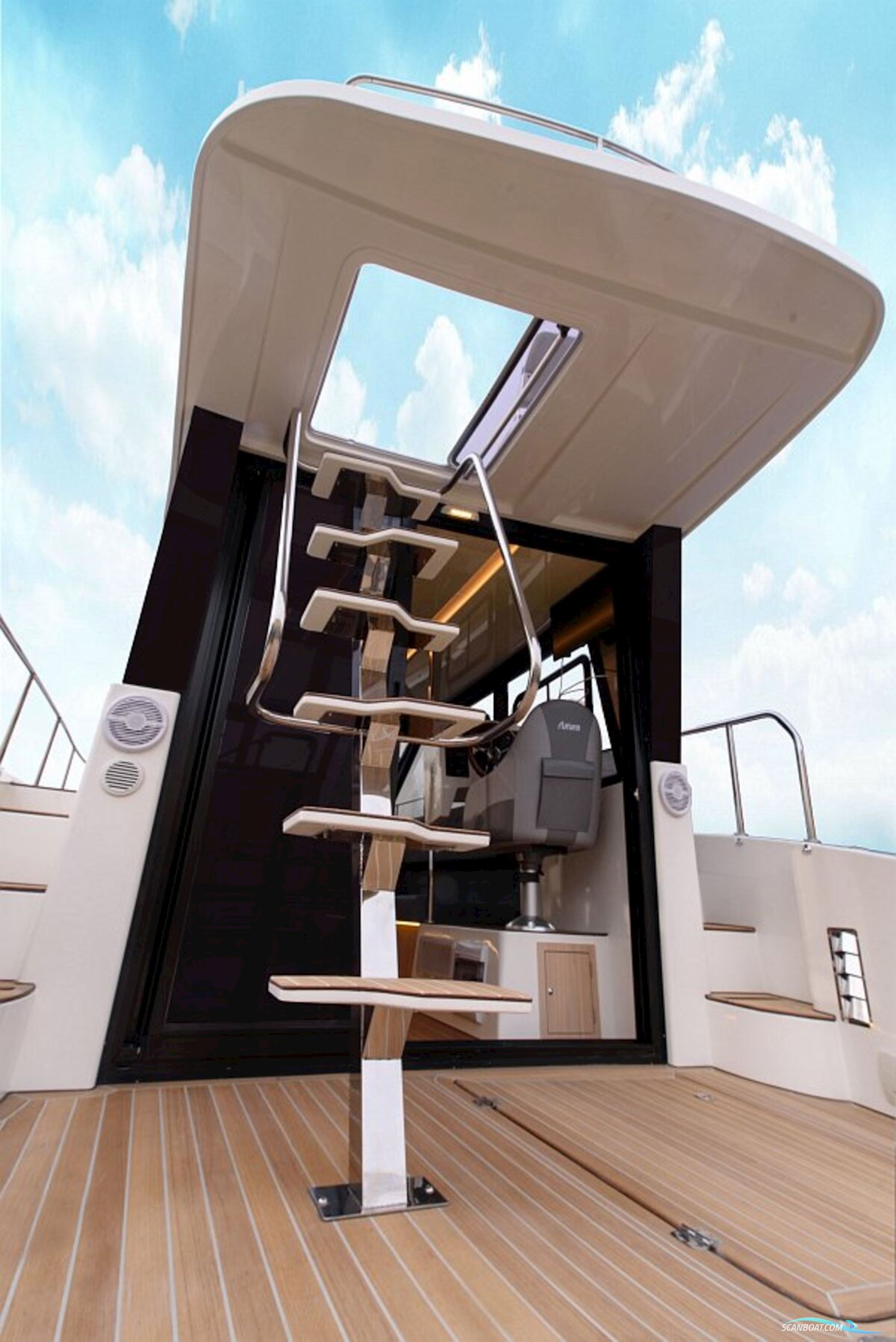 Cobra Yachts  Futura 40 Grand Horizon