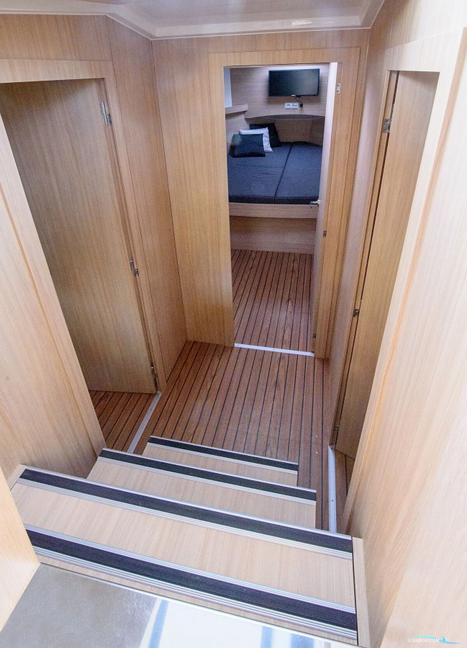 Cobra Yachts  Futura 40 Grand Horizon