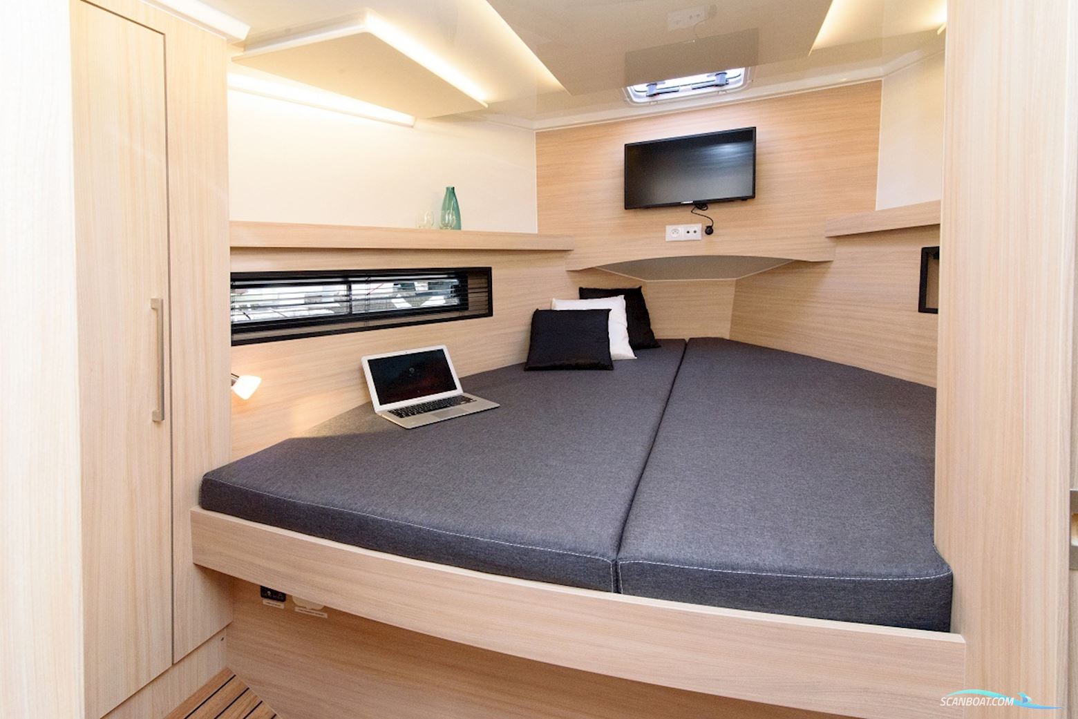 Cobra Yachts  Futura 40 Grand Horizon