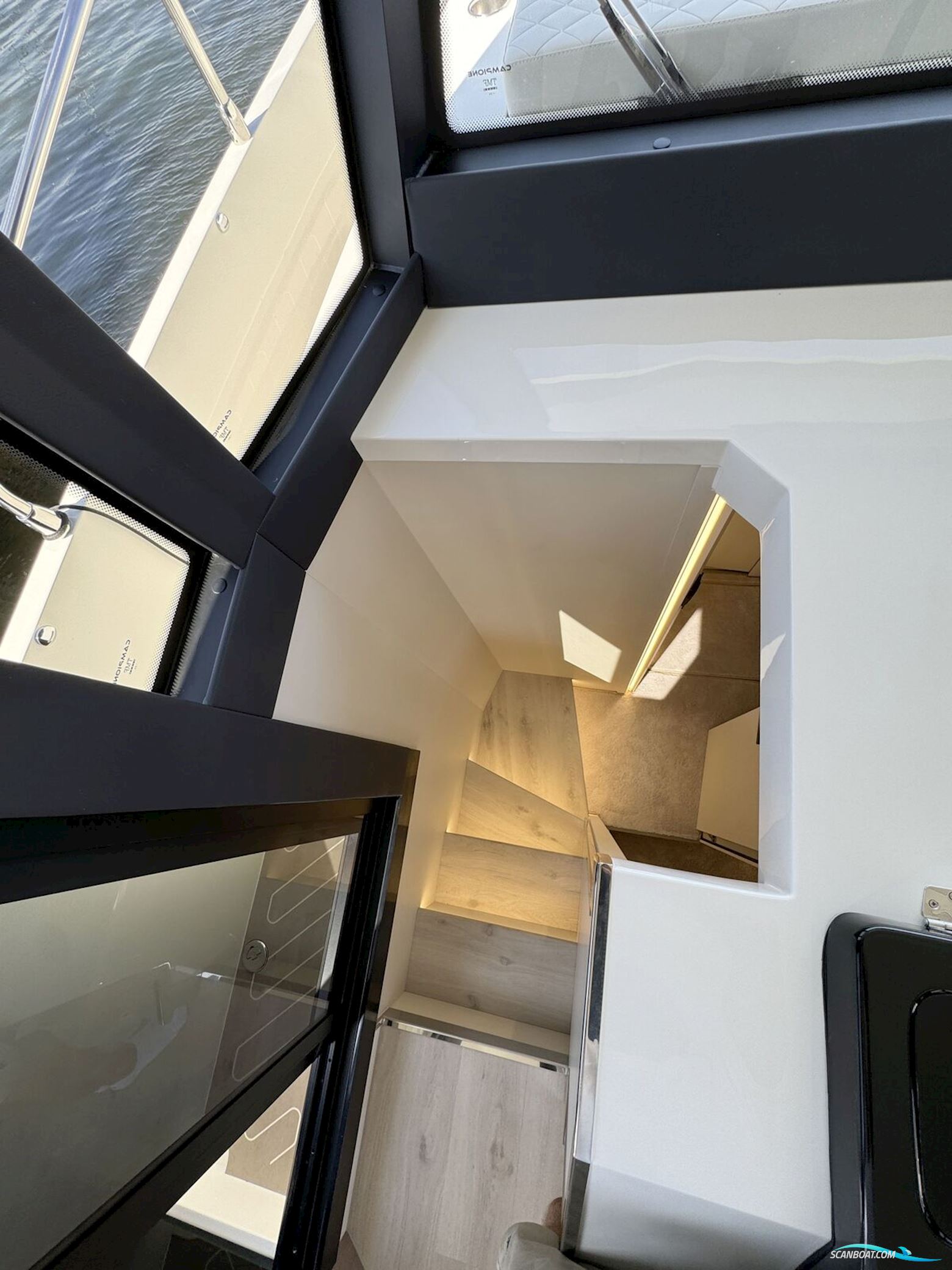 Cobra Yachts Campione 41 Fly