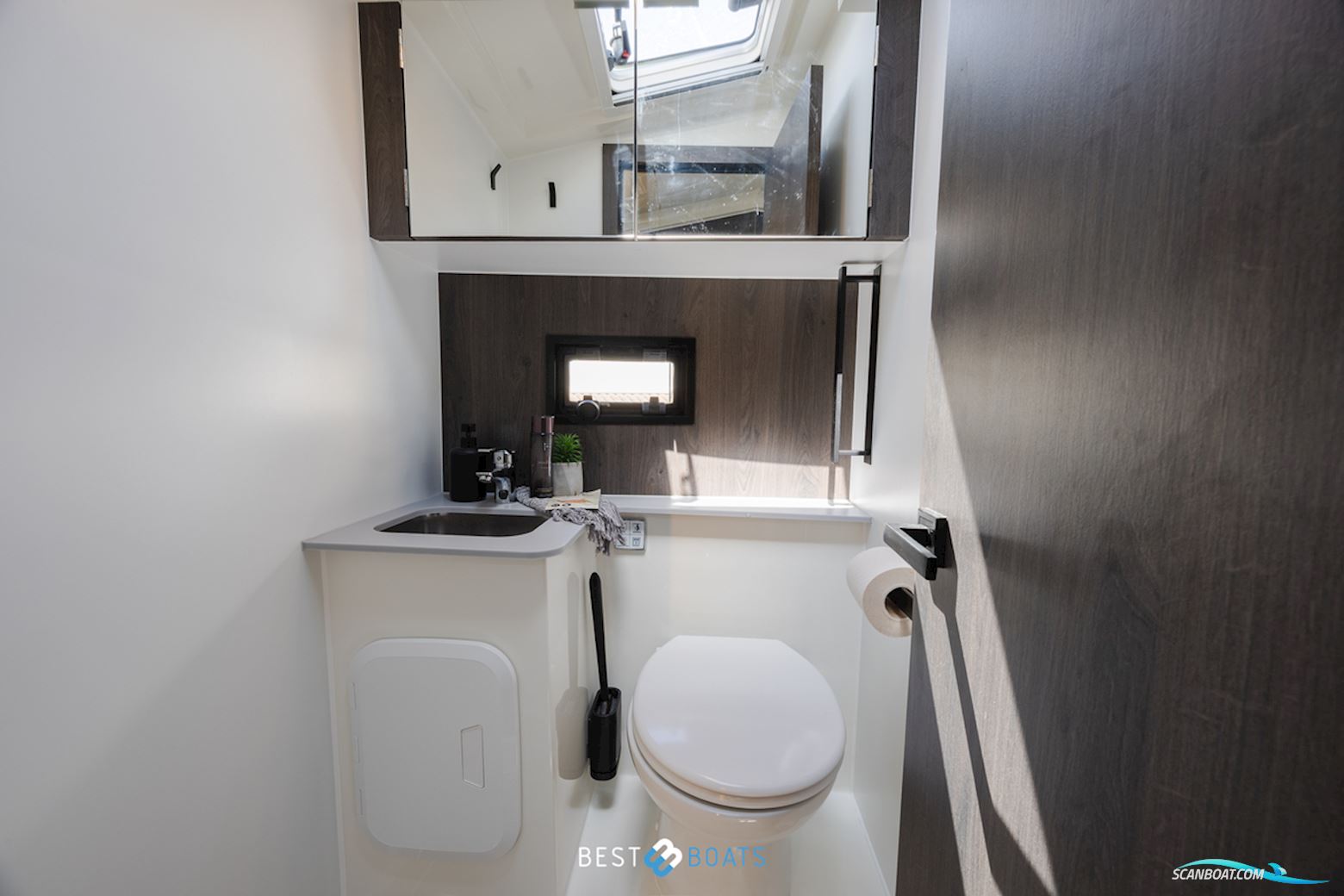 Cobra Yachts Futura 36 Premium Fly