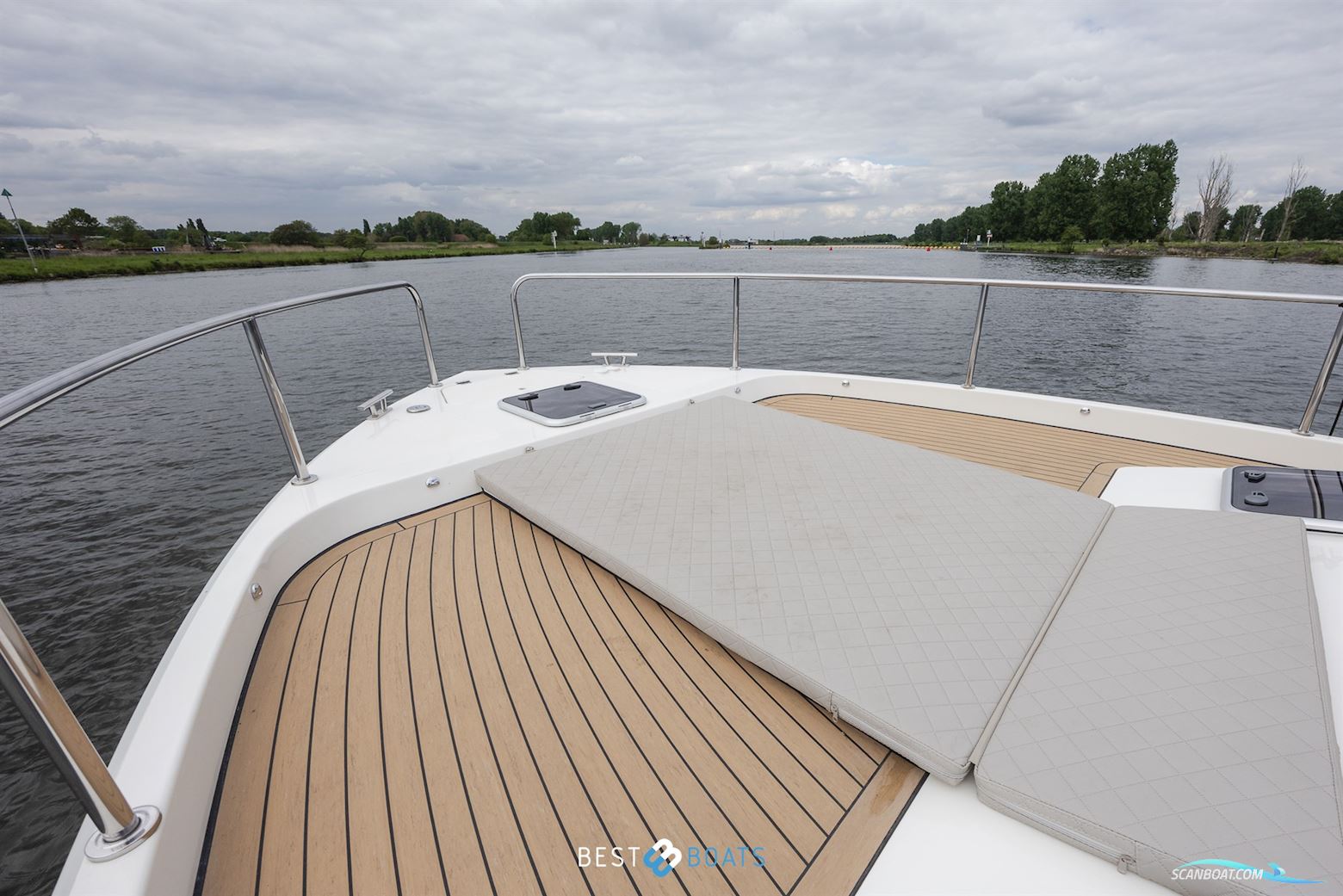 Cobra Yachts Futura 36 Premium Fly