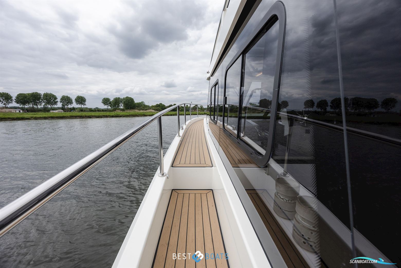 Cobra Yachts Futura 36 Premium Fly
