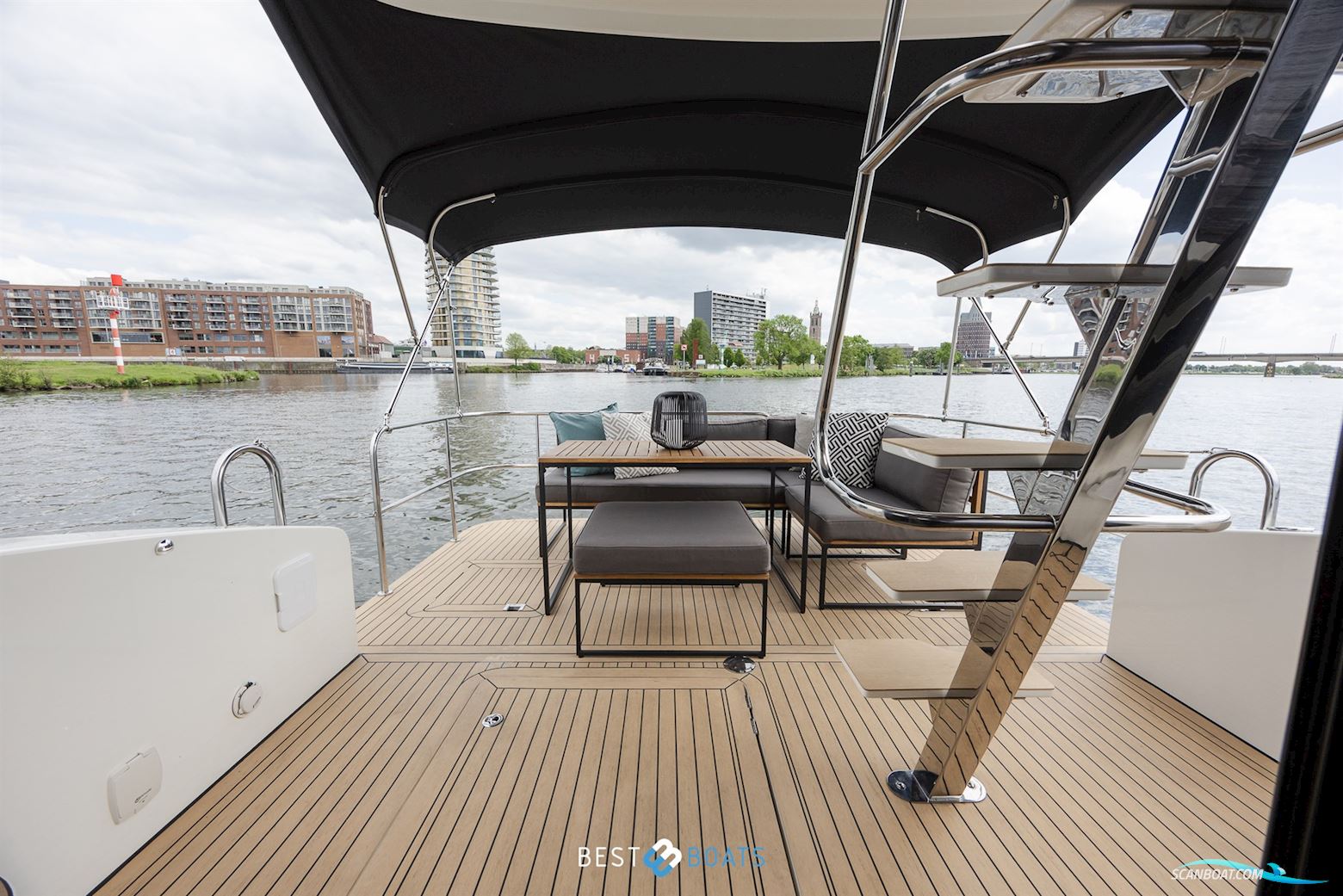 Cobra Yachts Futura 36 Premium Fly