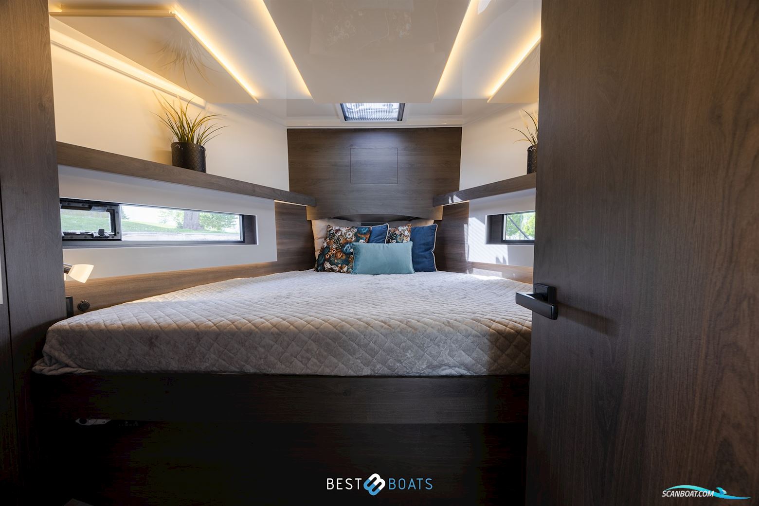 Cobra Yachts Futura 36 Premium Fly