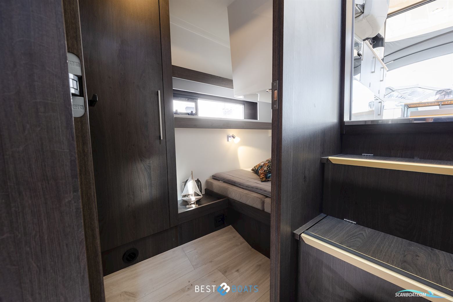 Cobra Yachts Futura 36 Premium Fly