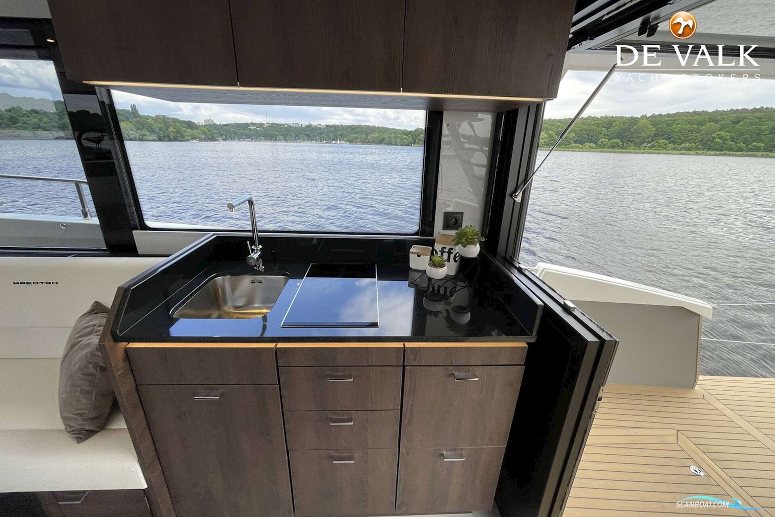 Cobra Yachts Maestro 42