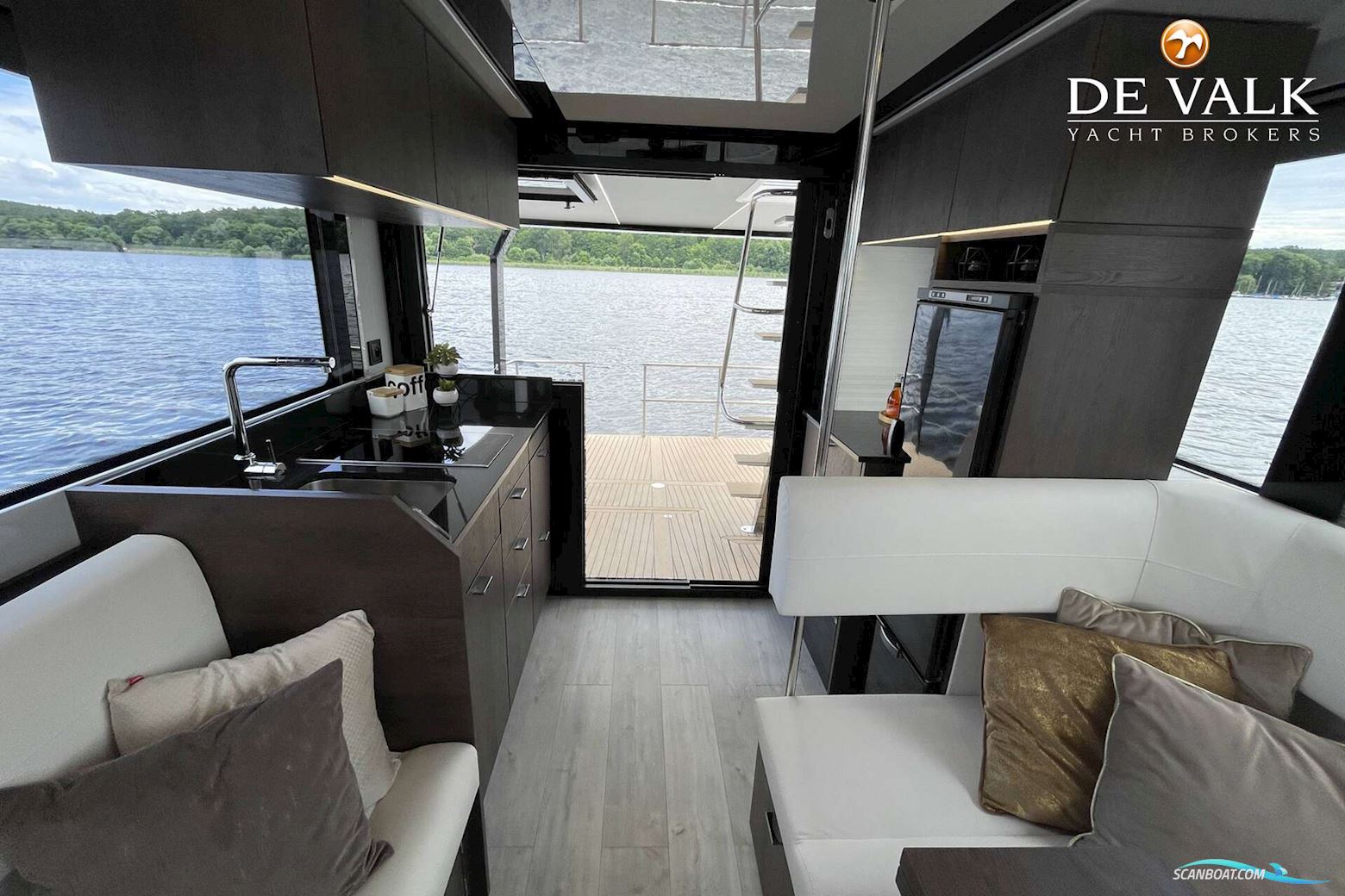 Cobra Yachts Maestro 42