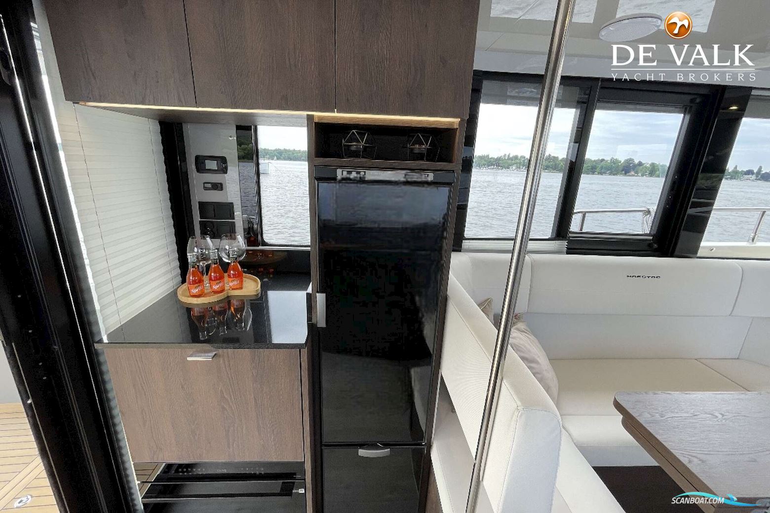 Cobra Yachts Maestro 42