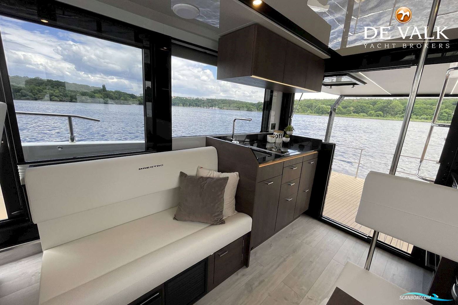 Cobra Yachts Maestro 42