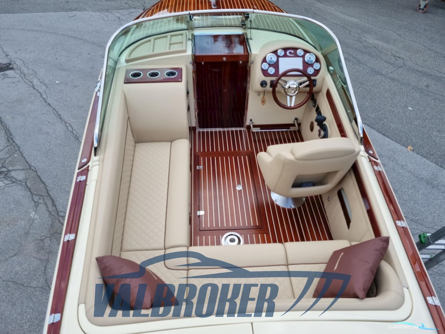 Comitti Wooden Boats Venezia 25 Classic Mahogany