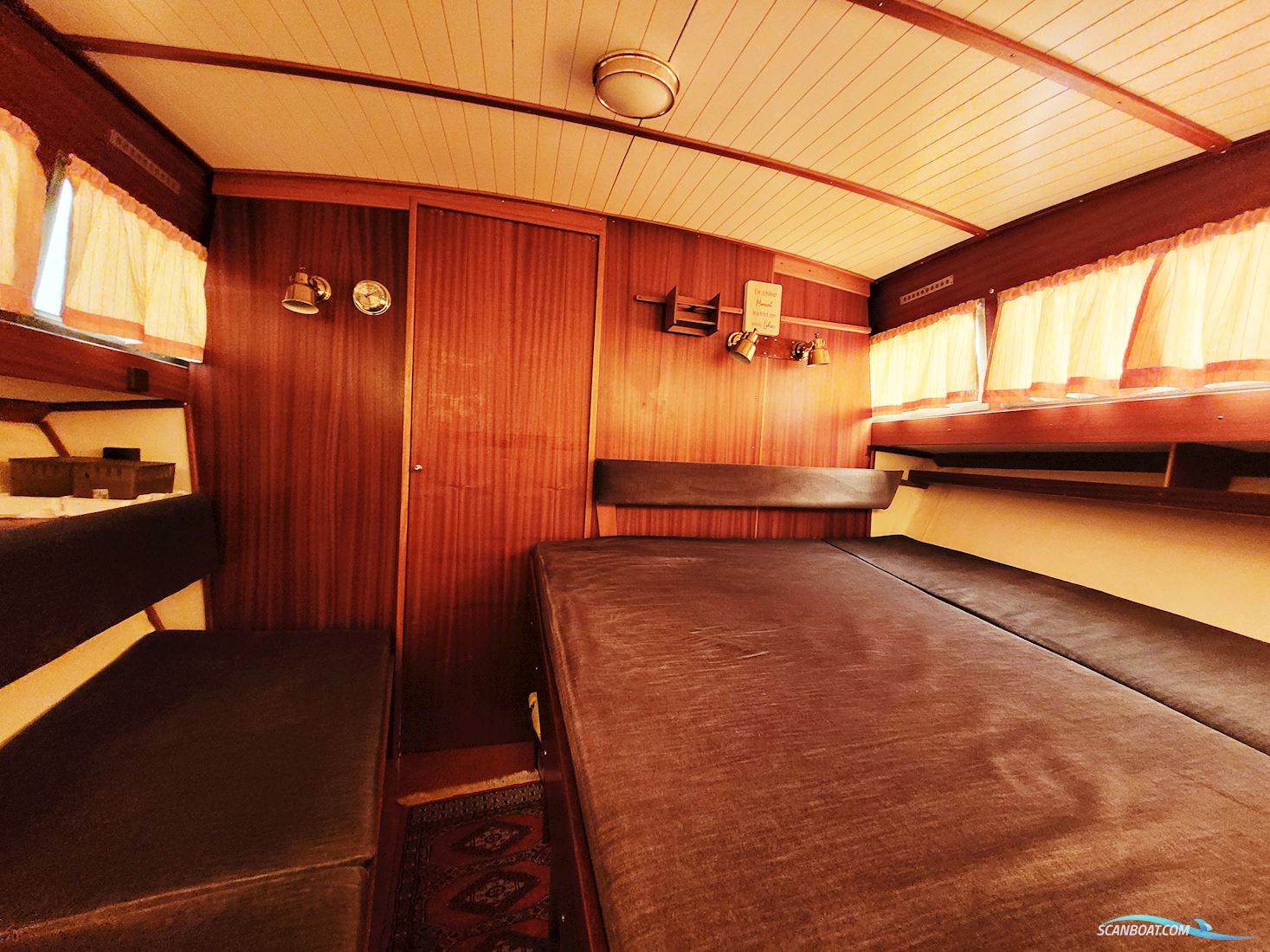 Coronet 32 Commander Wing