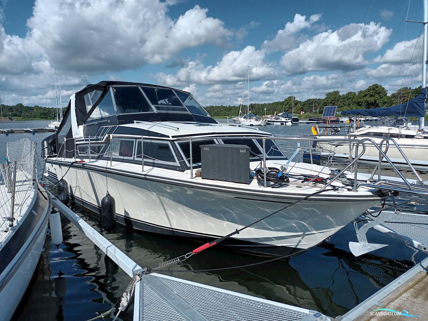 Coronet 32 Oceanfarer Wing